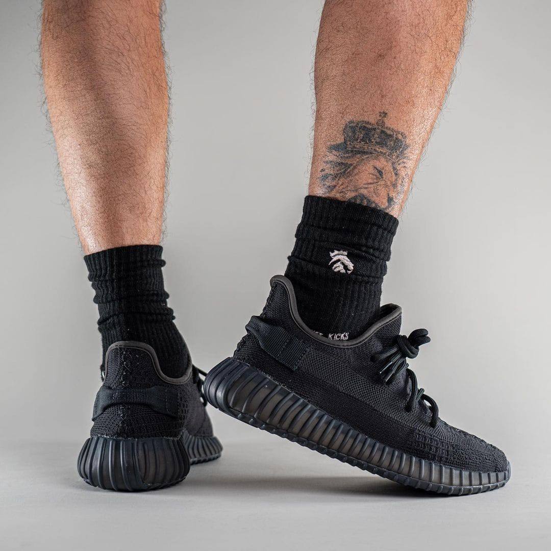 Adidas Yeezy Boost 350 V2 Onyx Full Black with Full Accessories