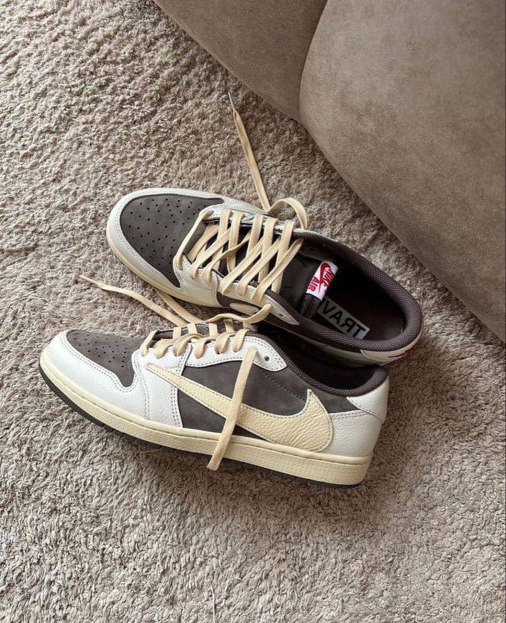 Jordan 1 Low X Travis Scott Reverse Mocha