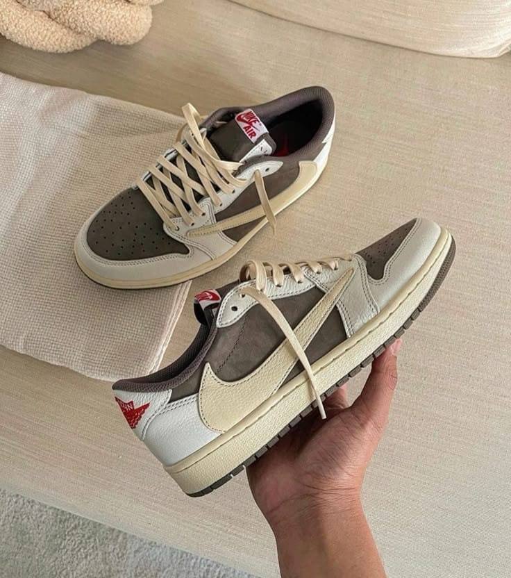 Jordan 1 Low X Travis Scott Reverse Mocha