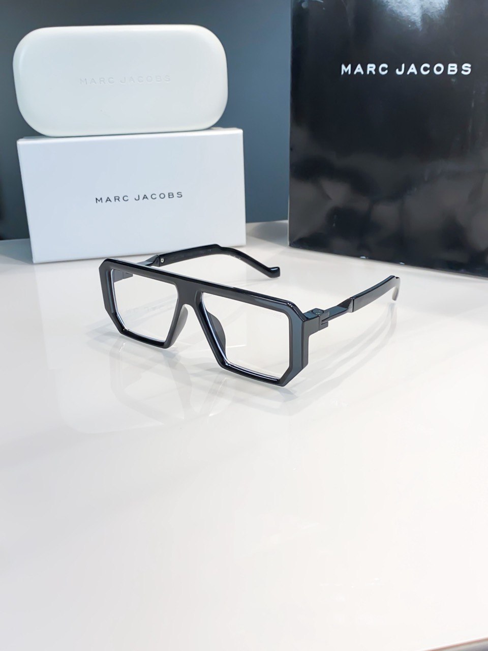 Marc Jacobs frame with original kit