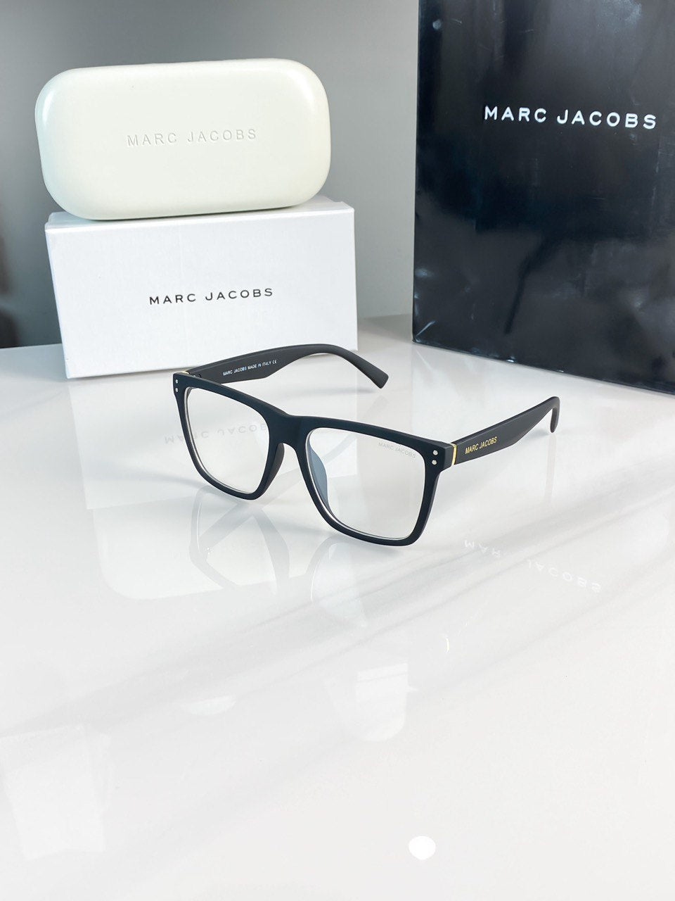 Marc Jacobs frame with original kit