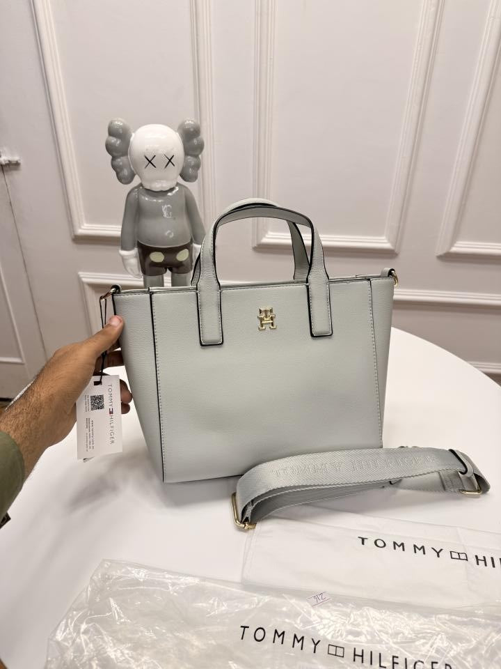 Tommy hifiger th soft logo strap medium totebag(BS)