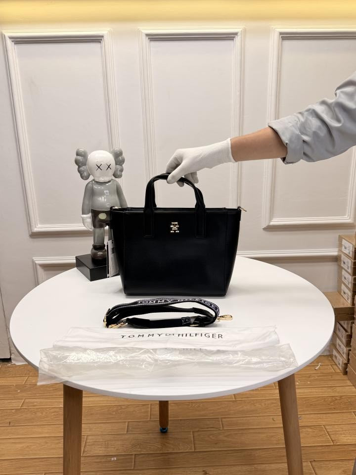 Tommy hilfiger th soft logo strap medium totebag(BS)