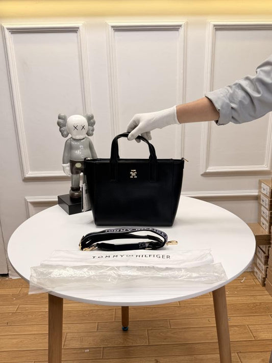 Tommy hilfiger th soft logo strap medium totebag(BS)