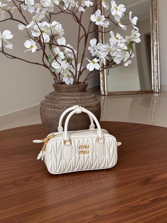 Miu Miu Arcadie White Medium(BU)
