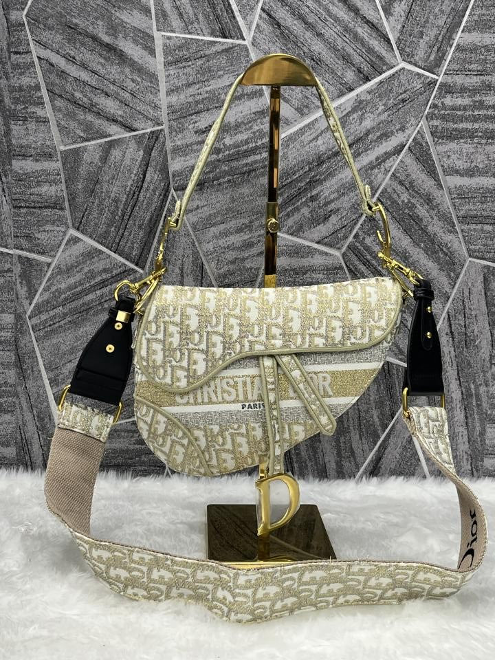 Dior_Saddle Golden With DustCover(B4)