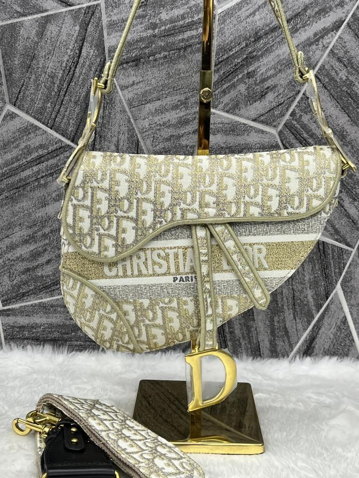 Dior_Saddle Golden With DustCover(B4)