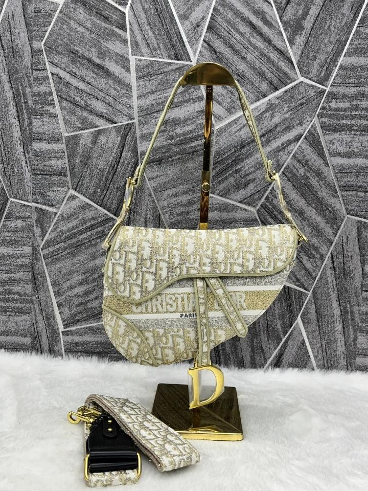 Dior_Saddle Golden With DustCover(B4)