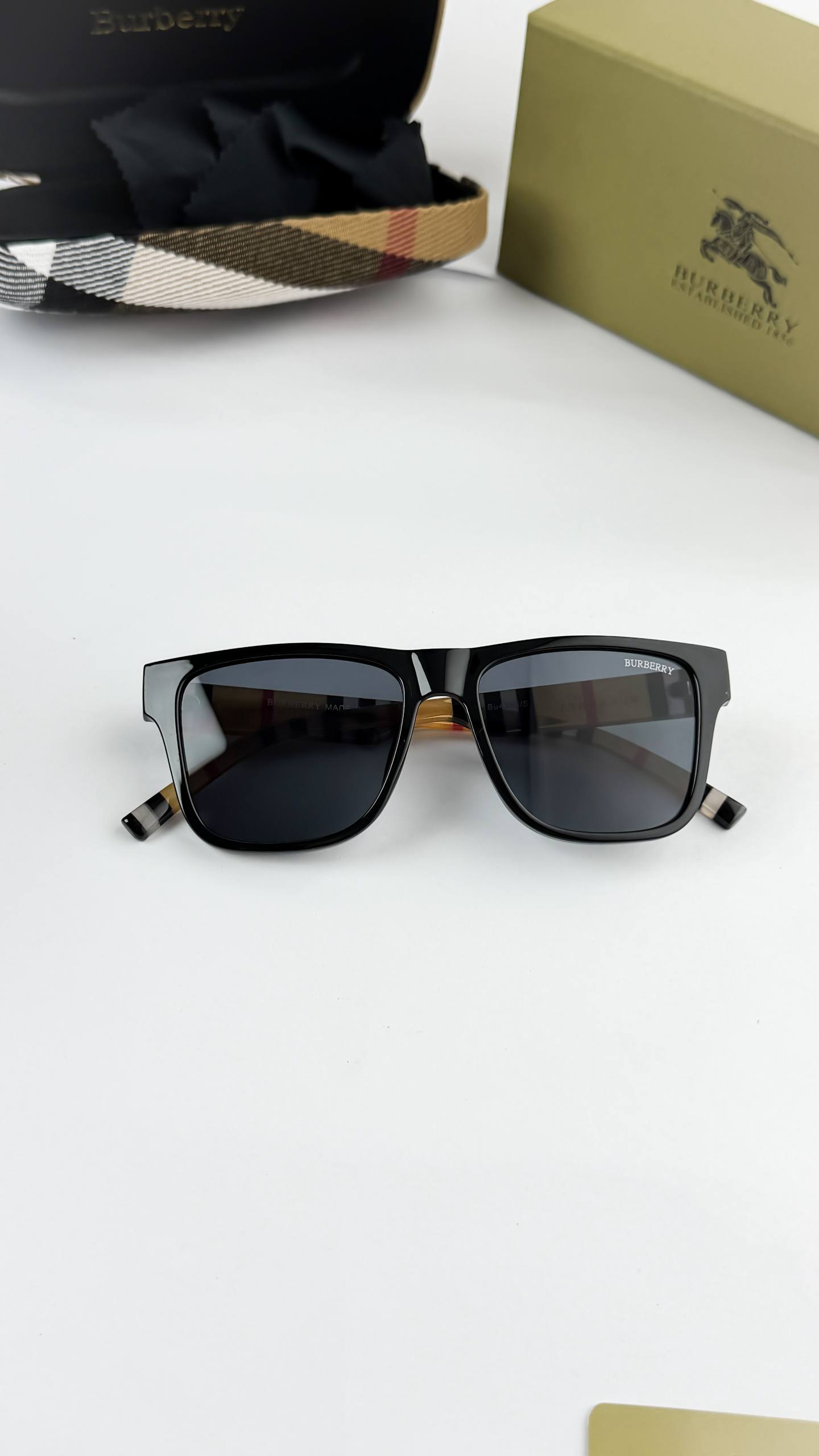 Burberry Black Ultimate Luxury Shade
