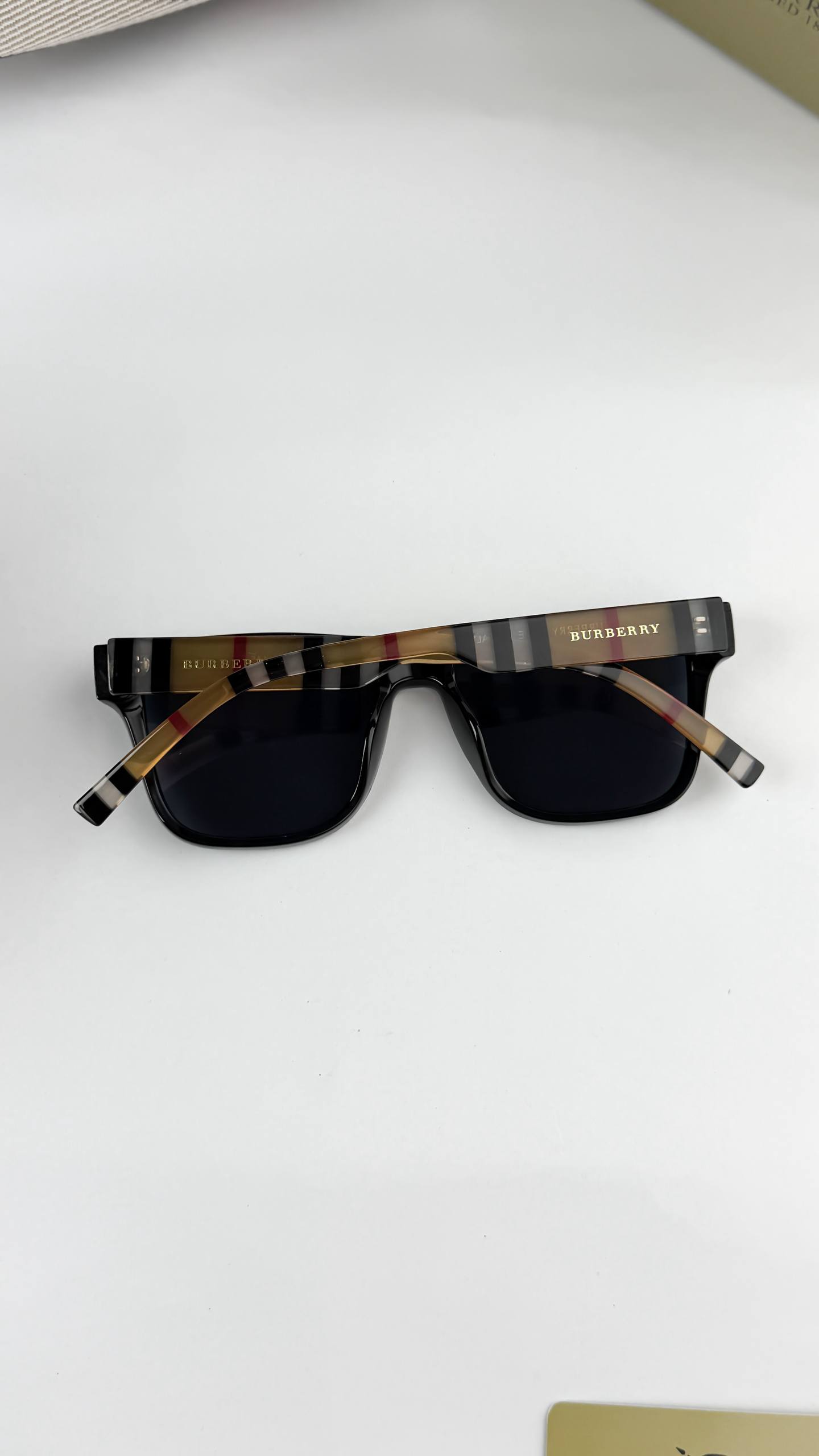 Burberry Black Ultimate Luxury Shade