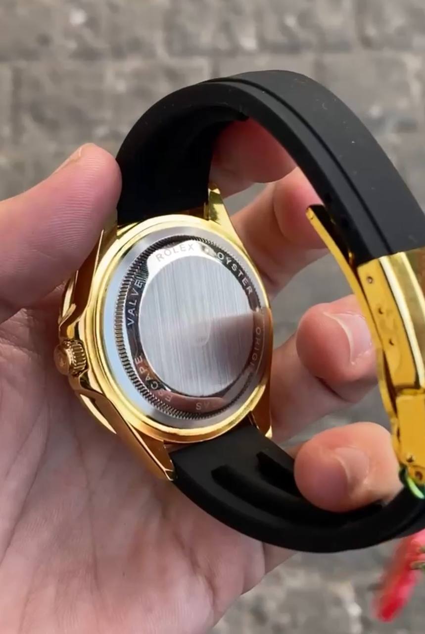 Black Gold Celebrity Edition watch RW321