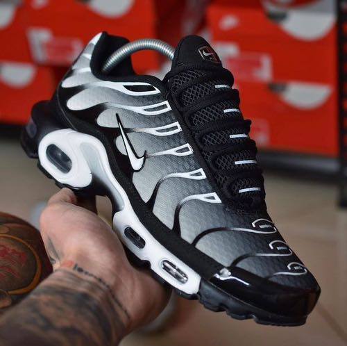 Airmax Plus Black White