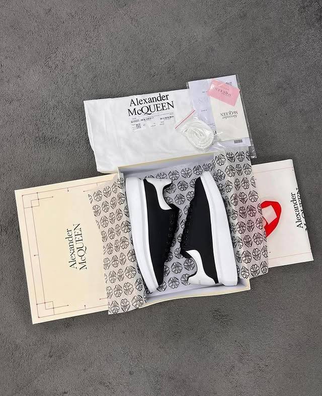 Alexandar McQueen Black White