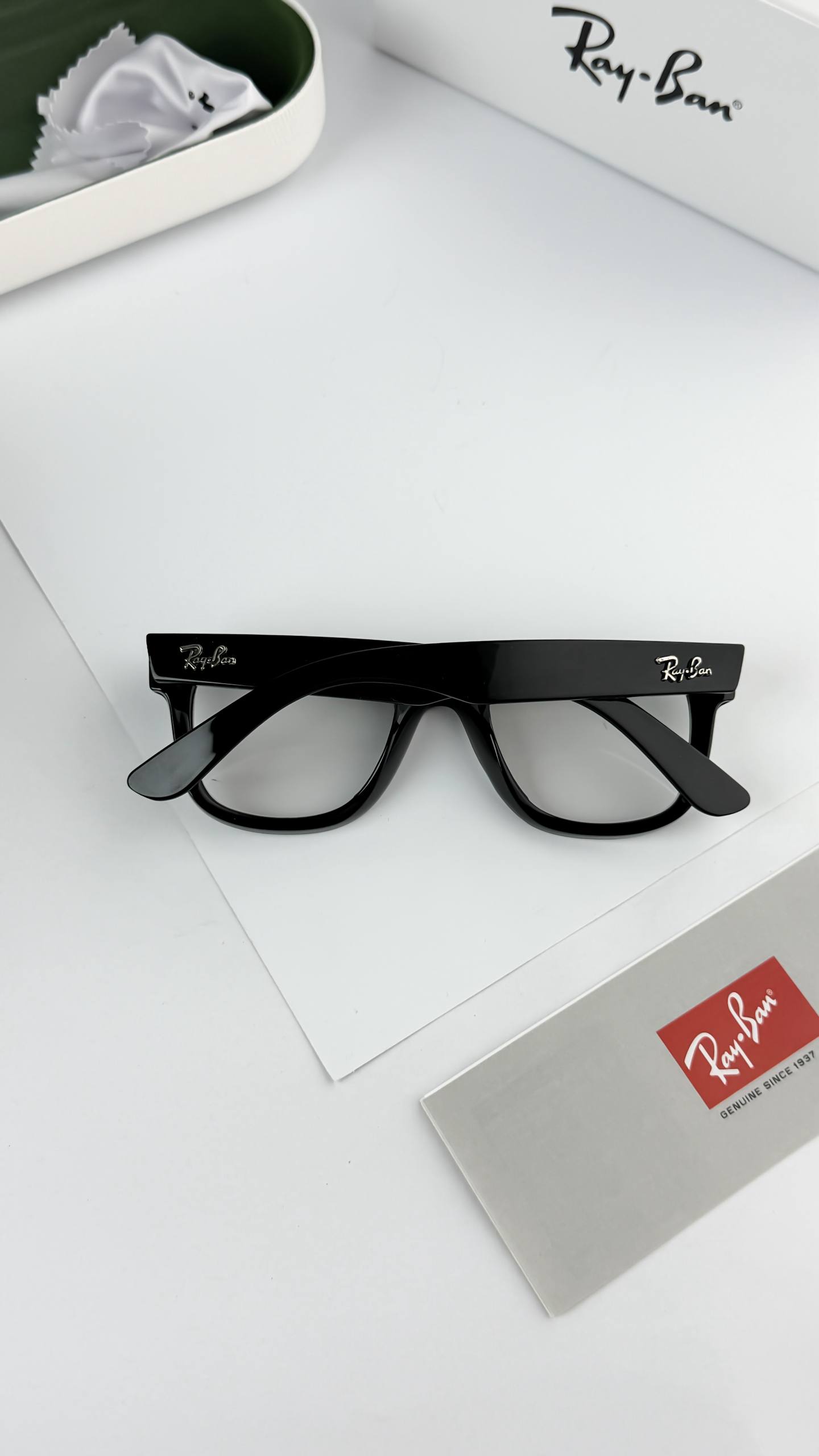 Raybann Reverse Frame Luxury Shade