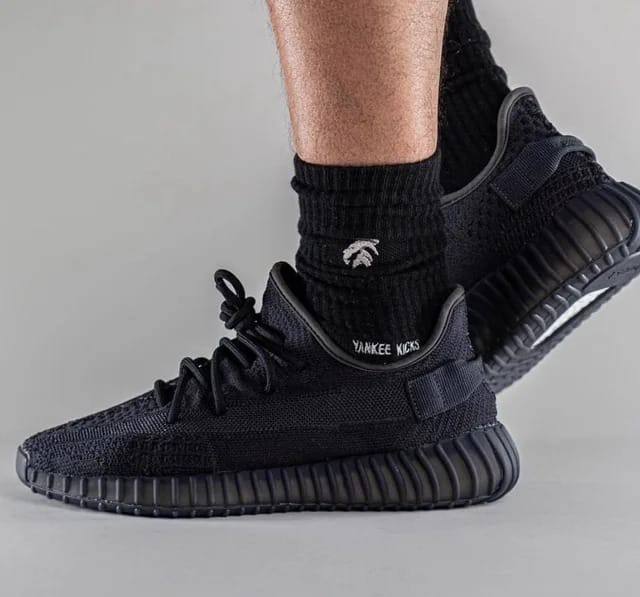 Adidas Yeezy Boost 350 V2 Onyx Full Black with Full Accessories